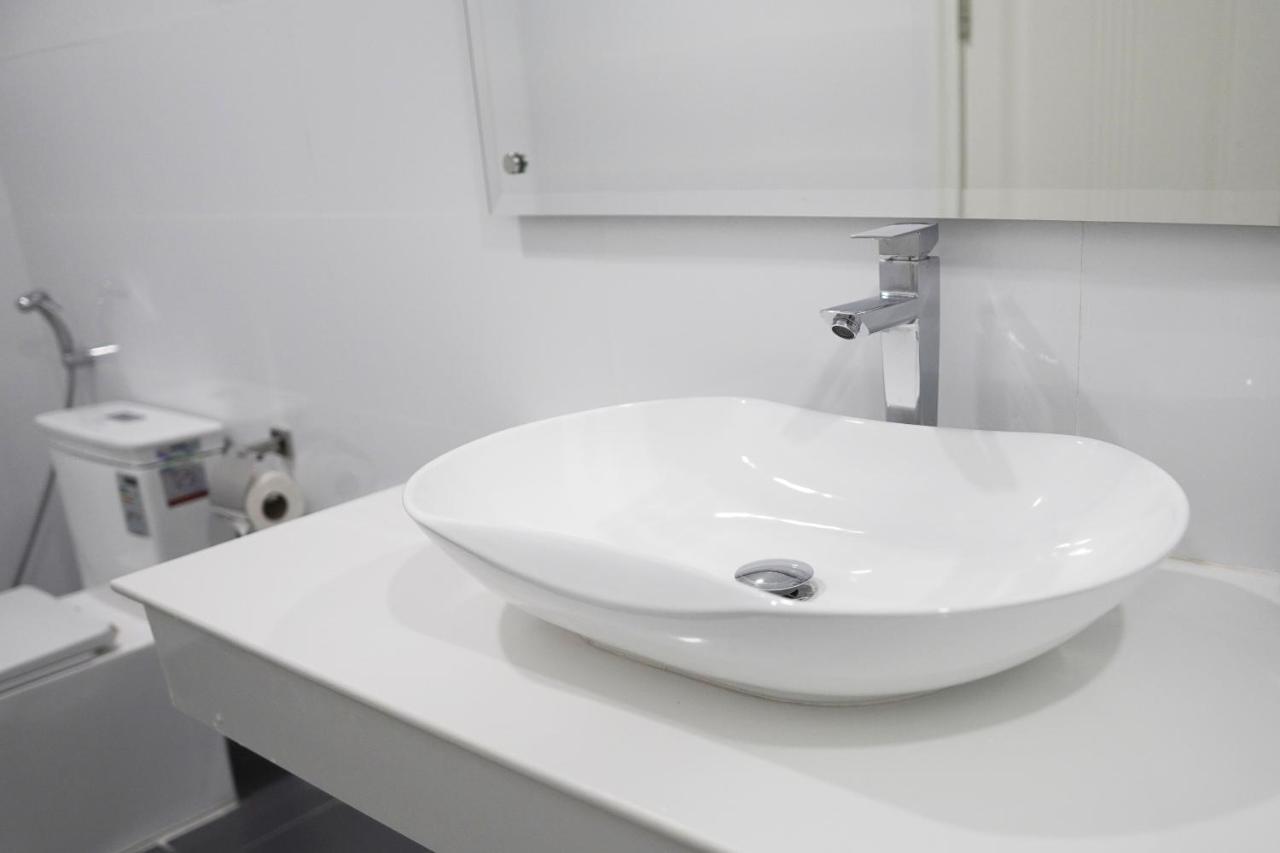 Apple Hotel Three - Near Pnh Airport Phnom Penh Ngoại thất bức ảnh